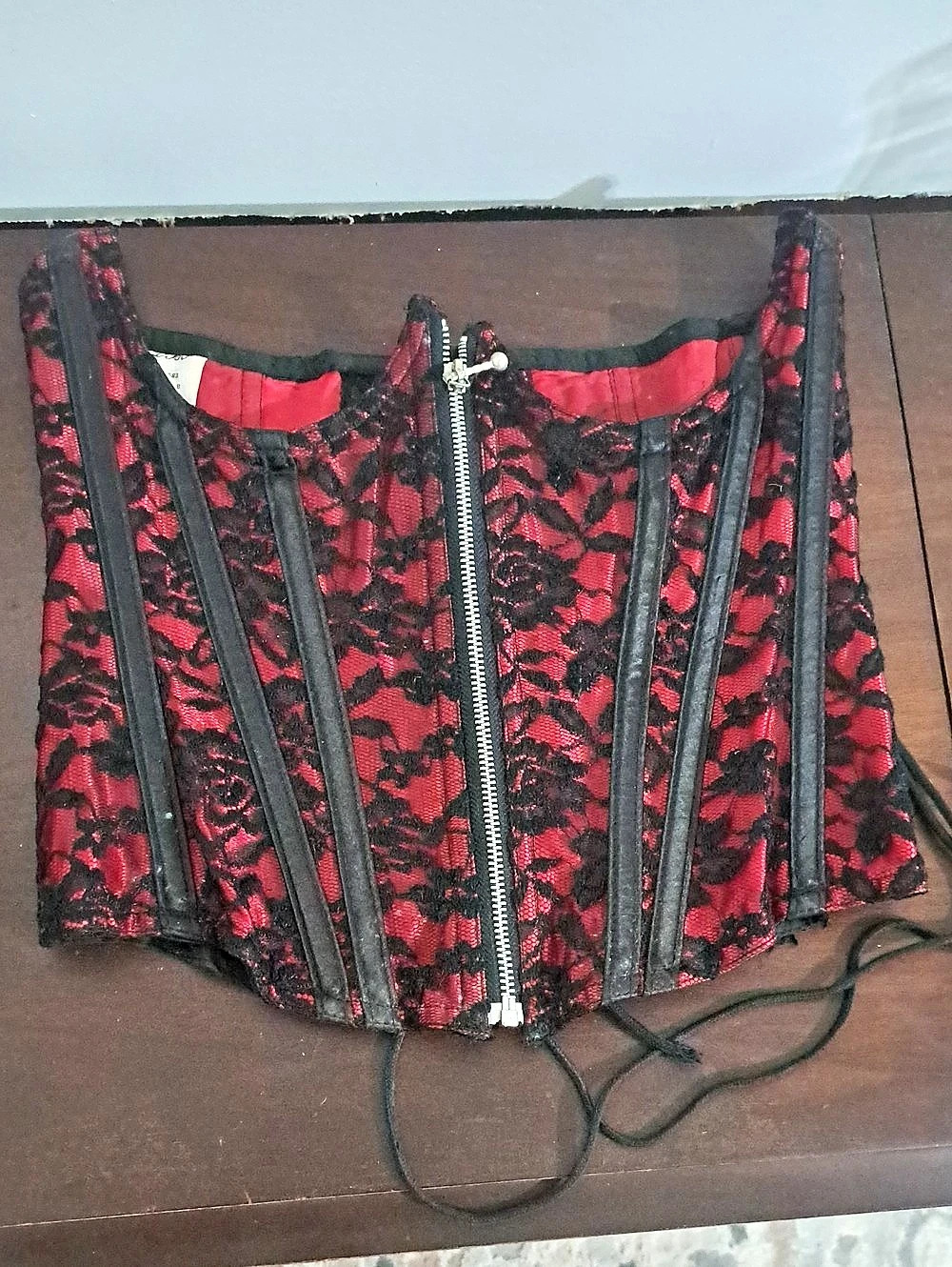 Model Style 683 Red & Black Floral Corset 36B. Whimsigoth.